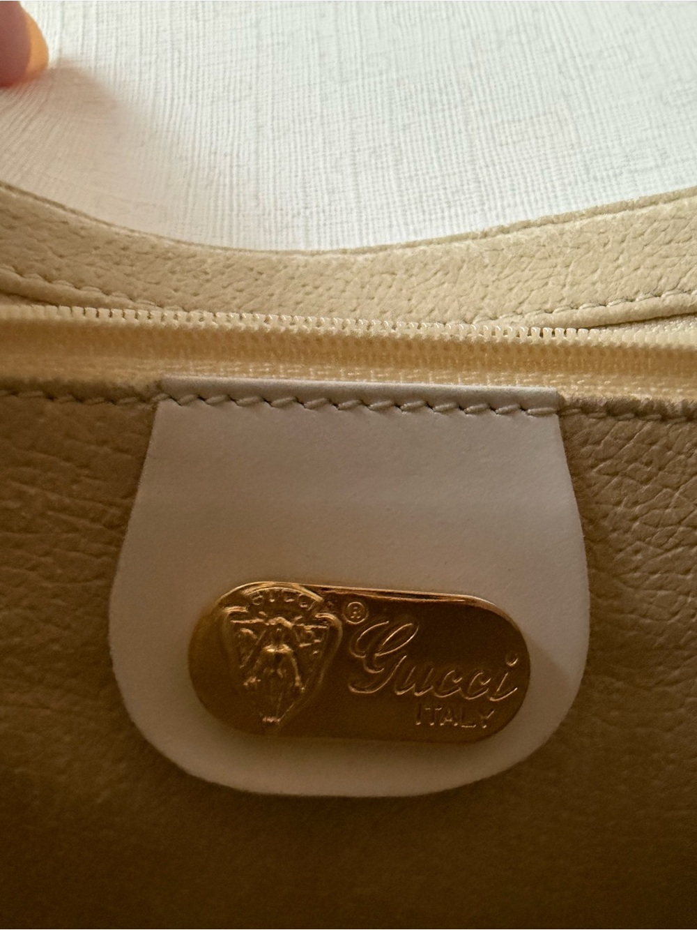 Vintage Gucci White Crossbody Bag with Gold Hardware - Picture 11 of 15